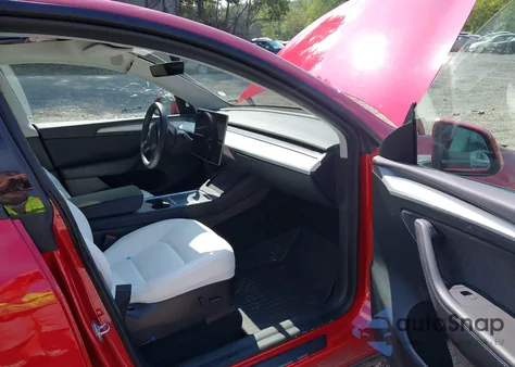 2023 Tesla Model Y Awd/Long Range Dual Motor All-Wheel Drive z USA, uszkodzony, nr VIN 7SAYGDEE3PF616185